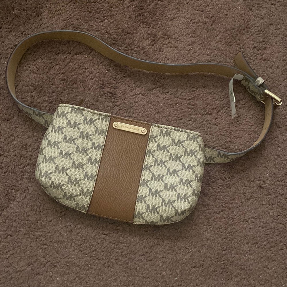 Micheal Kors belt bag Small/ medium